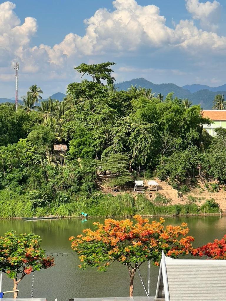 Namkhan Riverside Hotel Luang Prabang Esterno foto